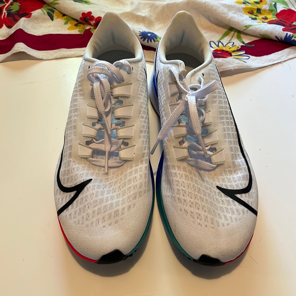 Womens Nike tennis shoes